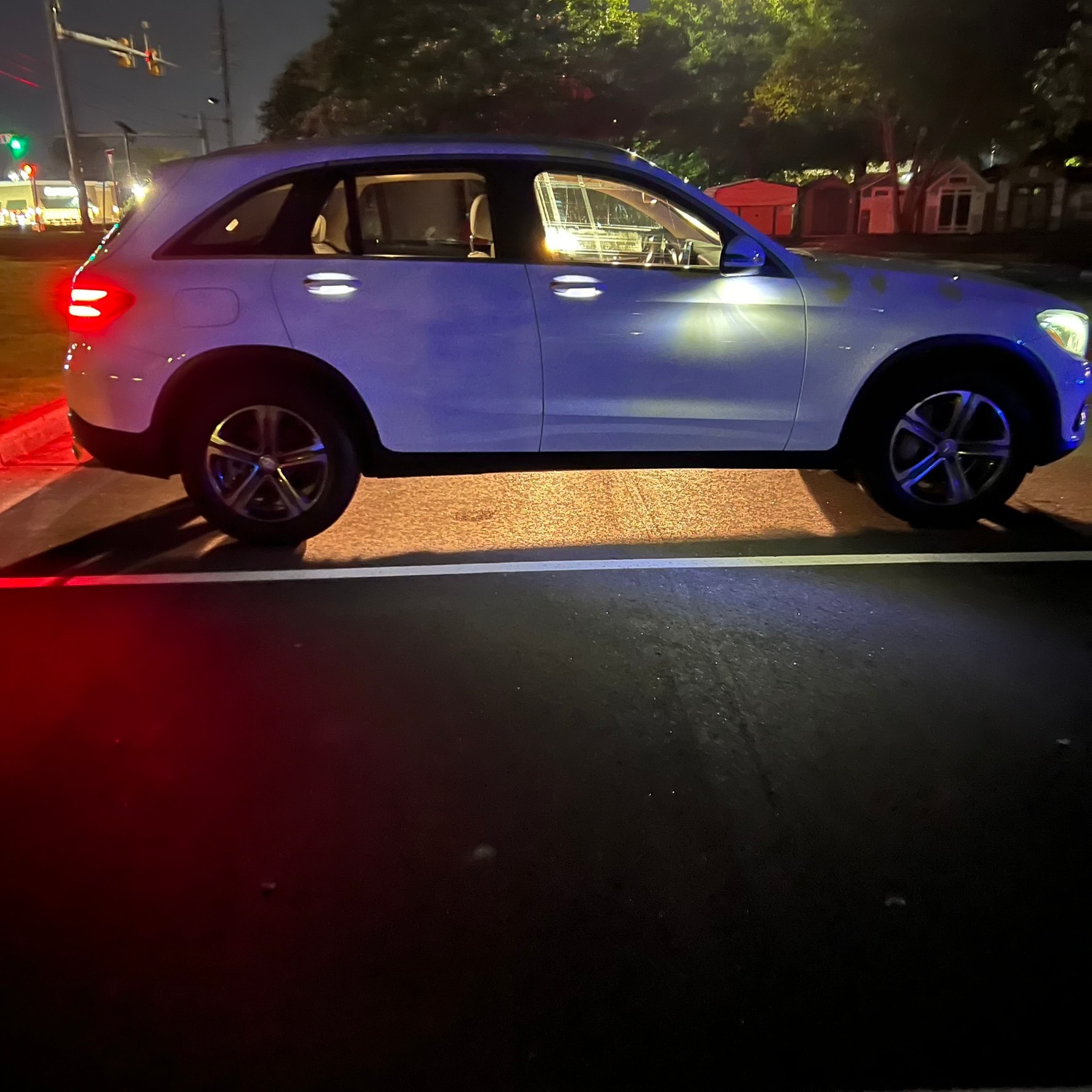 Mercedes GLC 300 — side profile